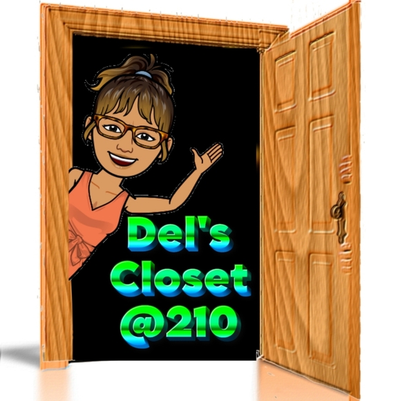 Other - Del's closet live show Listing